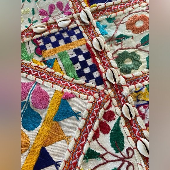 Embroidered pillow cover - Picture 2 of 5